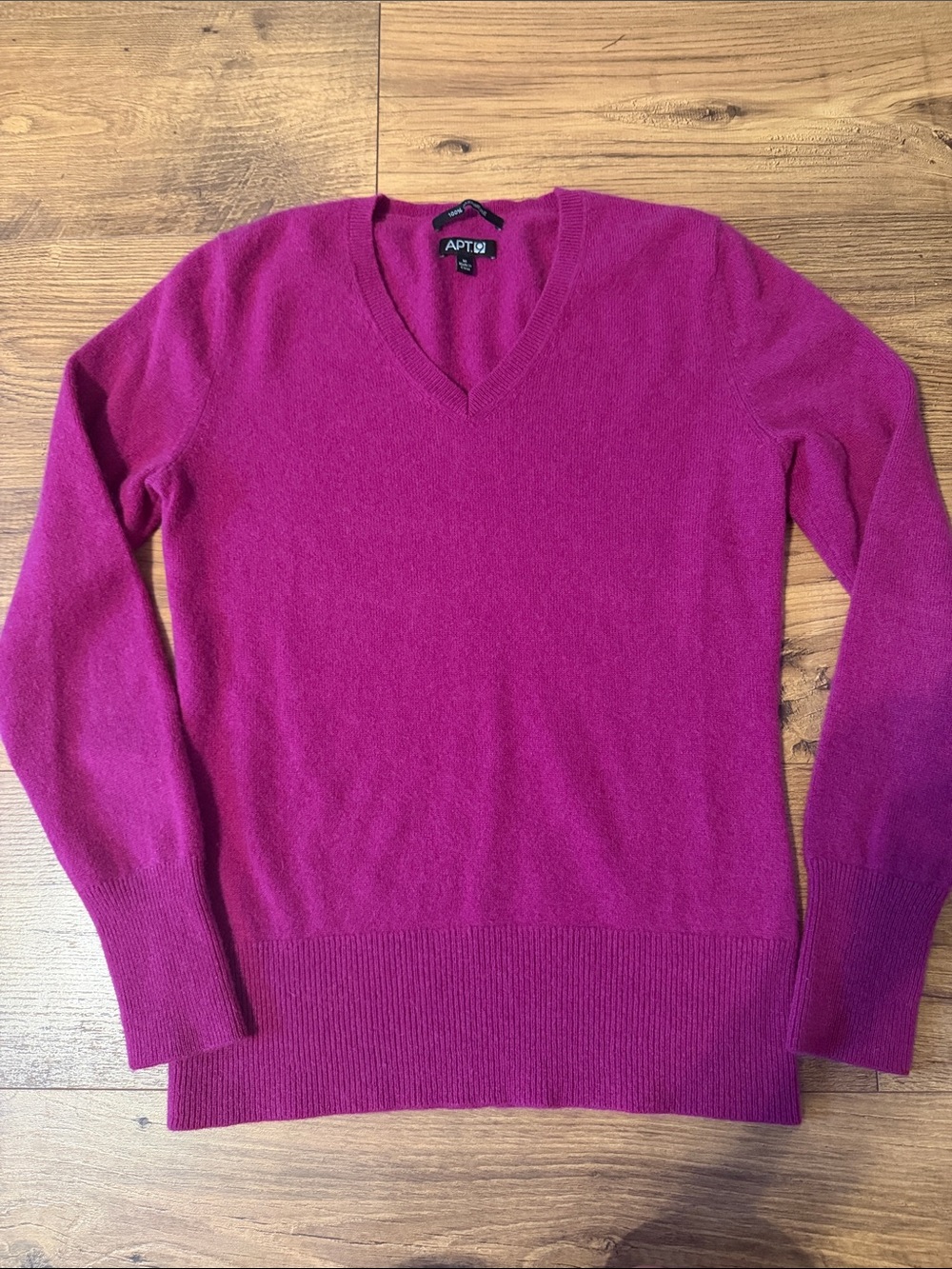APT 9 100% Cashmere Magenta V Neck Sweater Medium